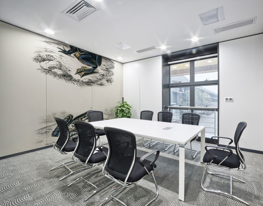 Shrinking frog Pseudis Merianae and Black-spotted casque-headed tree Trachycephalus geographieus Wall Printing